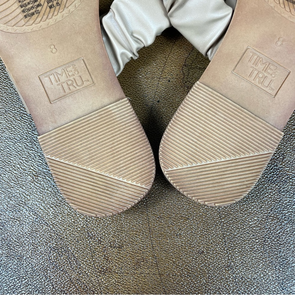Time and Tru Memory Foam Faux Leather Scrunch Wrap Tan Flat Sandals. SZ:8 - Picture 8 of 9